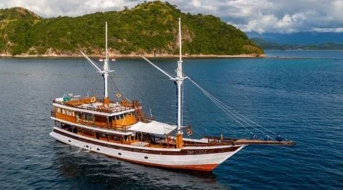 Komodo Tour Flores